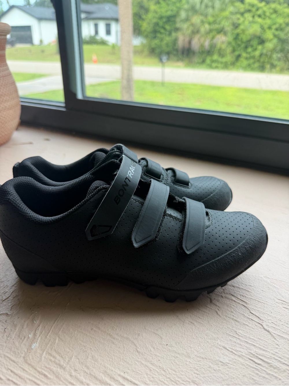 Bontrager Black Quantum Mountain Bike Shoes three-strap hook loop Closure SZ 6 - Picture 2 of 11